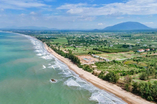 Tỉnh dài nhất Việt Nam tính theo quốc lộ 1A: Chuẩn bị đón thêm 3 khu du lịch ven biển quy mô 5.000ha