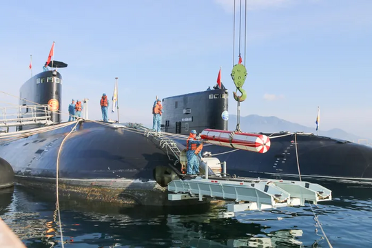 Tàu ngầm Kilo 'vượt băng' trong bản hợp đồng kỷ lục trị giá 2 tỷ USD của Việt Nam sau 10 năm hạ thủy