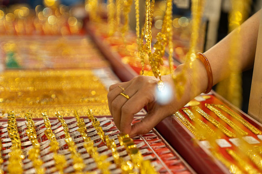 Nếu xóa độc quyền vàng miếng, đã hết lý do để giá vàng trụ vững trên đỉnh?