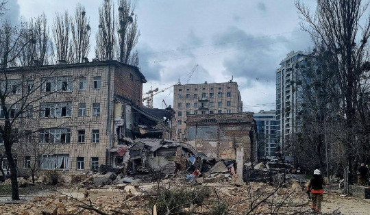 Thủ đô Ukraine bị tập kích tên lửa, căn cứ hải quân Nga ở Crưm bị hư hại
