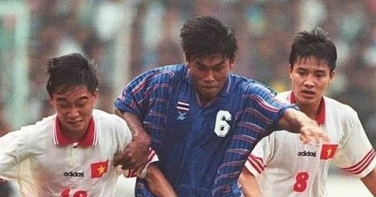 Tiền vệ tài hoa bậc nhất bóng đá Việt Nam trưởng thành từ quân đội, từng vượt mặt cả Beckham và Rivaldo