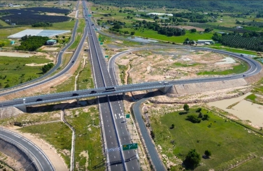 Tuyến cao tốc 'độc nhất vô nhị' ở Việt Nam: Dài 79km nhưng có tới 34 cây cầu và 1 hầm chất lượng cao bất chấp địa hình phức tạp