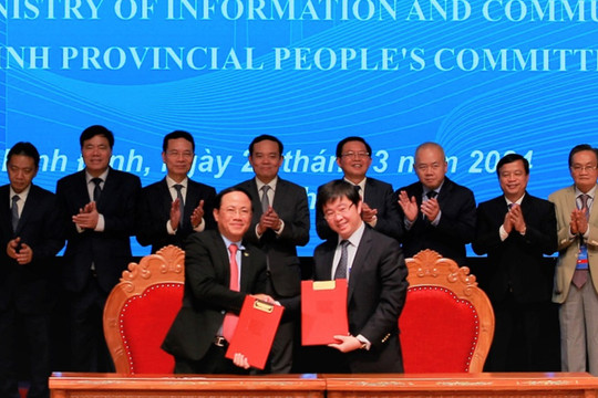Bộ TT&TT và Bình Định ký kết hợp tác phát triển thông tin và truyền thông