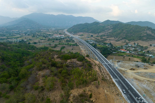 Tuyến cao tốc gần 9.000 tỷ đồng, sở hữu hầm núi dài thứ 4 cả nước: Sẽ thông xe ngay trong tháng 4/2024