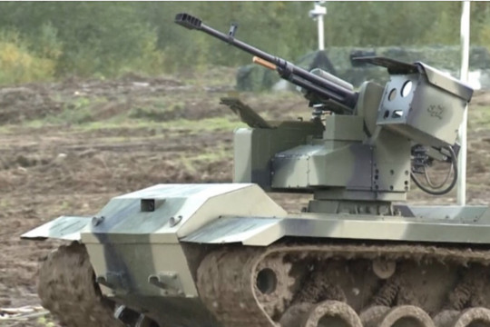 Nga dùng robot chiến đấu bắn 400 lựu đạn/phút, Ukraine cài 10.000 'răng rồng'