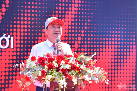 Các tay đua chính thức tranh tài, ra mắt Liên đoàn đua thuyền máy Việt Nam