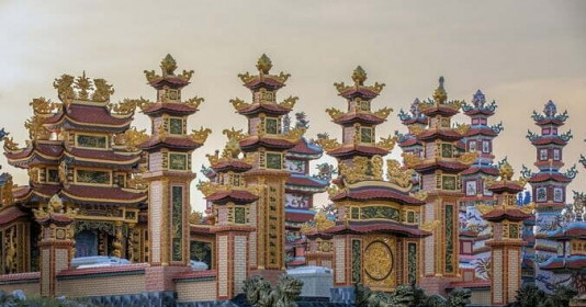 Choáng ngợp trước vẻ đẹp của ‘nghĩa địa xa hoa nhất Việt Nam’, tráng lệ tựa lăng tẩm vua chúa, lên báo nước ngoài bởi kiến trúc quá độc đáo