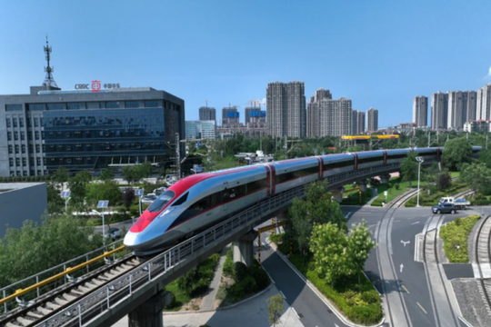 Quốc gia nhỏ bé gần Việt Nam xây tuyến đường sắt cao tốc dài hơn 1.600km, chạy xuyên qua 3 quốc gia với vận tốc lên tới 350km/h