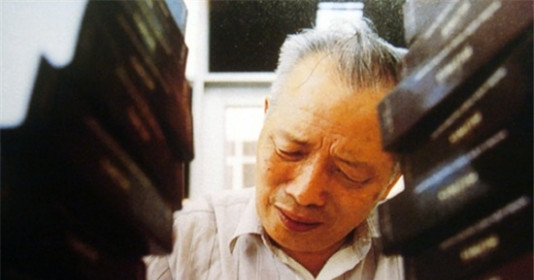 Bác sĩ quân y huyền thoại của Việt Nam được mệnh danh là 'phù thủy chữa bỏng': Người thực hiện ca ghép thận đầu tiên tại Việt Nam, gia đình có 3 cha con cùng nhận Giải thưởng Hồ Chí Minh