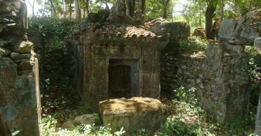 Ngôi làng có nhiều ngôi mộ cổ bí ẩn, hình thù độc lạ nhất nước ta, nổi bật với kiến trúc mang đậm dấu ấn đặc trưng thời các chúa Nguyễn