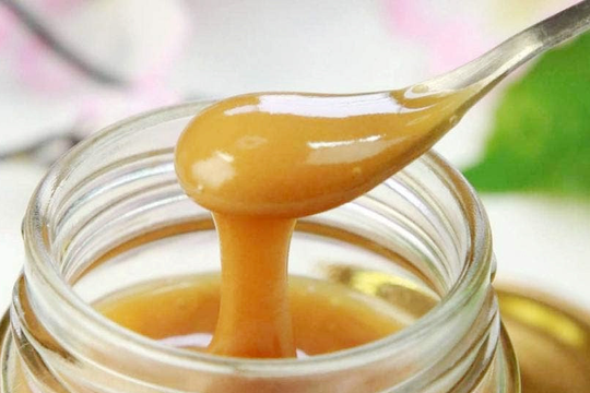 Uống nước mật ong pha với bột sắn dây có gây ngộ độc?