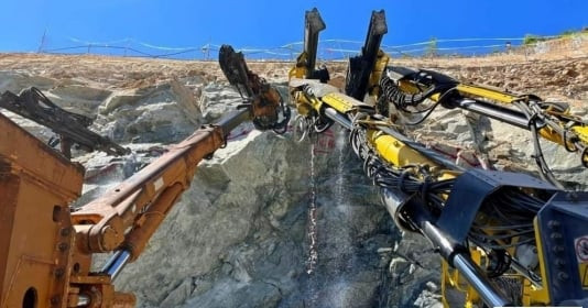 Dự án giao thông gần 15.000 tỷ sử dụng robot khoan hầm xuyên núi làm tiến độ có thay đổi bất ngờ