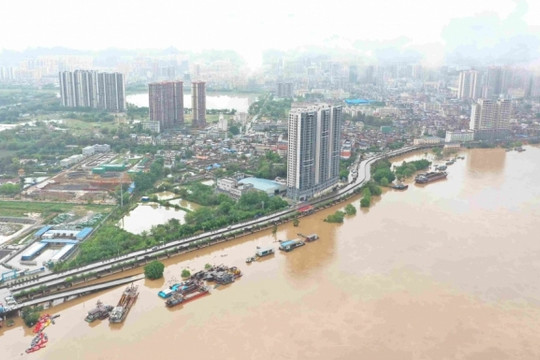Trung Quốc đón trận lũ lụt đầu mùa sớm chưa từng có kể từ năm 1998, hơn 1.000 người phải di tản, chưa có thương vong