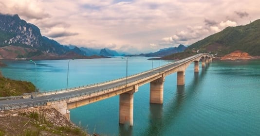 Cây cầu 740 tỷ có trụ cao nhất Việt Nam, bắc qua con sông ‘hung dữ’ bậc nhất miền Tây Bắc