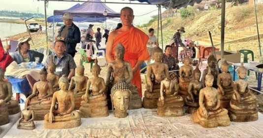 Quốc gia ‘sát vách’ Việt Nam liên tiếp phát hiện loạt tượng Phật hàng trăm năm trong lúc rà phá bom mìn