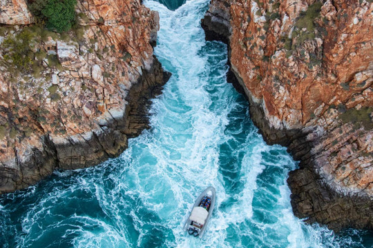 Úc sắp cấm du khách đi thuyền qua một kỳ quan thiêng liêng