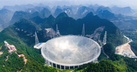 Trung Quốc mất 13 năm 'bồi' thêm sức mạnh công nghệ không gian: Xây ‘siêu ăng-ten’ kích thước gấp 5 lần New York, liên lạc tàu ngầm, dự báo động đất và 'khai quật' khoáng sản