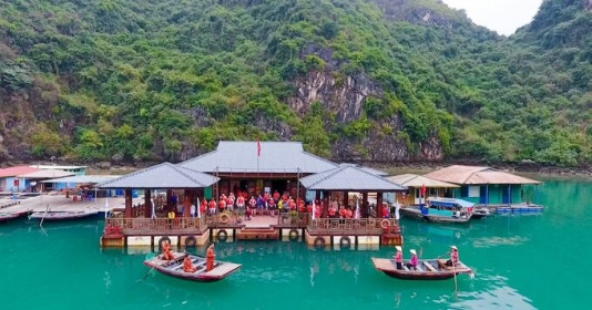 Làng chài cổ ‘hút’ khách du lịch nhất tại vịnh Hạ Long bất ngờ dừng đón khách