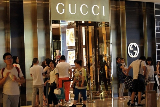 Các thương hiệu xa xỉ ‘đau đầu’ với thị trường Trung Quốc: Người mua sắm thi nhau đòi trả lại sản phẩm đã mua online, nhiều hãng mất tới 75% giá trị bán hàng 