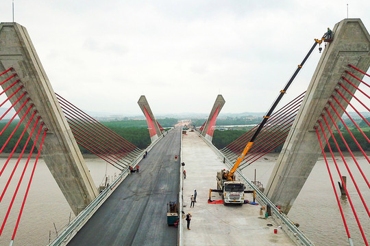 Cầu gần 2.000 tỷ nối Quảng Ninh - Hải Phòng chuẩn bị thông xe