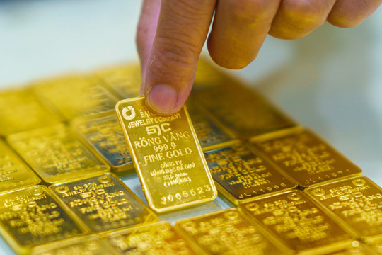 NHNN tung gần 17.000 lượng vàng SJC ra thị trường, giá vàng giảm mạnh?