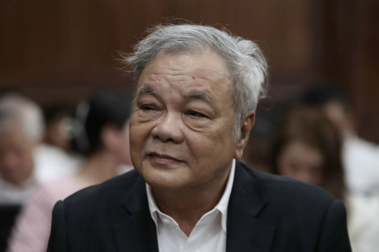 Ông Trần Quí Thanh hầu toà, mái tóc bạc trắng sau một năm bị bắt tạm giam