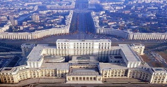 Tòa nhà Quốc hội hơn 100.000 tỷ đồng lớn và nặng nhất thế giới: Sử dụng 1 triệu m3 đá cẩm thạch và 7.000 tấn thép, sảnh trung tâm có thể đáp được cả trực thăng