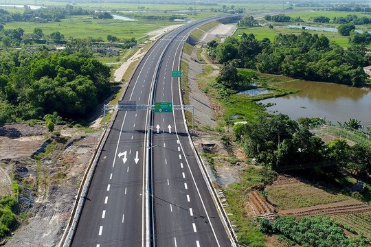 Bộ GTVT phản hồi về dự án đường cao tốc 34.500 tỷ gây xói mòn đất của hộ dân