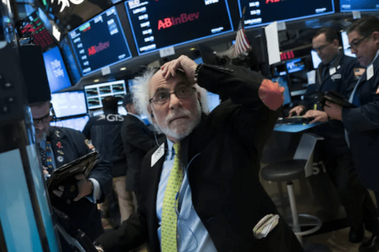 Chứng khoán Mỹ chìm trong sắc đỏ, Dow Jones giảm hơn 600 điểm sau báo cáo GDP Mỹ quý I thấp hơn dự đoán