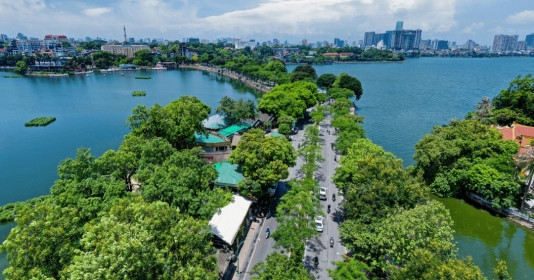 Con đường duy nhất được Chủ tịch Hồ Chí Minh đặt tên: Được mệnh danh là 'lãng mạn nhất Hà Nội', nhìn từ trên cao như một cây cầu chạy xuyên hồ