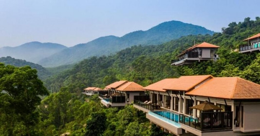 Resort nằm trong top 25 khách sạn, khu nghỉ sang trọng tốt nhất thế giới sở hữu view biển 'triệu đô': Là điểm đến lý tưởng khi du khách đến Huế, Đà Nẵng, Hội An