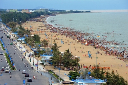 Các địa điểm du lịch 'đông như kiến', Thanh Hoá thu hơn 3.800 tỷ đồng trong 5 ngày nghỉ lễ