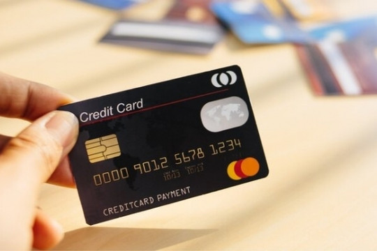 Vì nể nhân viên ngân hàng, tôi 'tặc lưỡi' mở thẻ tín dụng, cứ tưởng kích hoạt thẻ mới phát sinh chi phí, ai ngờ không đơn giản như vậy...