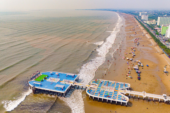 Không chỉ Sầm Sơn, Thanh Hóa còn có vùng biển tựa 'ngôi sao đang lên' hút 1,6 triệu khách: Điểm nghỉ dưỡng cao cấp của địa phương