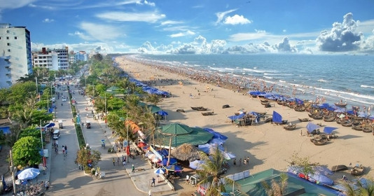 Thành phố nhỏ nhất Việt Nam lọt 'mắt xanh' của 'ông lớn' Sun Group: Từ vùng biển dân dã nay thành điểm đến quy mô 'vạn người mê'