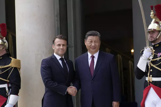 Pháp và Trung Quốc nỗ lực hạ nhiệt căng thẳng