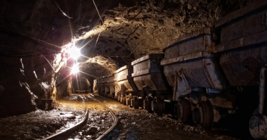 Bên trong mỏ vàng sâu nhất thế giới: Nằm 4km dưới lòng đất, nhiệt độ lên đến 60 độ C và sử dụng đến 2.300kg thuốc nổ mỗi ngày