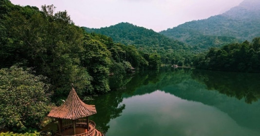 Việt Nam có một khu du lịch sinh thái rộng 450ha được ví như ‘Vườn địa đàng giữa chốn nhân gian’, cách Hà Nội chỉ 60km, là điểm đến tránh nóng lý tưởng cho hè 2024