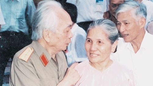 Thân thế người được mệnh danh là 'bà tướng Việt Minh': Hậu duệ đời thứ 21 của nhà toán học Lương Thế Vinh, quân địch treo thưởng 2 vạn bạc Đông Dương để bắt cho bằng được