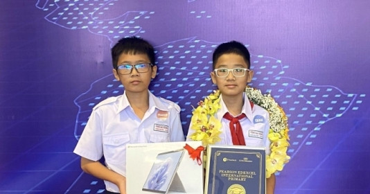 Cặp anh em 'thần đồng' duy nhất Việt Nam đạt điểm Toán tiểu học top 1% thế giới, chọi 4.000 người, đều đỗ vào ngôi trường 'thi lớp 6 khó hơn vào đại học'