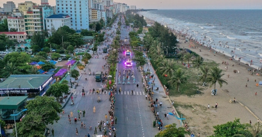 Lý giải tên gọi của bãi biển được mệnh danh là 'điểm nghỉ dưỡng lý tưởng nhất Đông Dương': Nằm ở thành phố nhỏ nhất Việt Nam, chỉ cách Hà Nội 160km