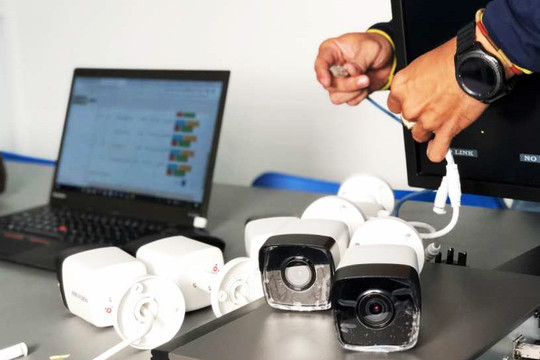 Kẽ hở khiến người dùng camera giám sát “trần như nhộng” dưới con mắt hacker