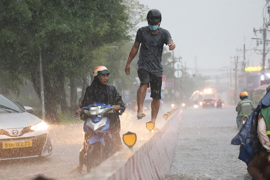 TP.HCM và Nam Bộ sắp giảm nắng nóng, bước vào những ngày mưa triền miên