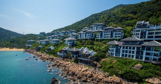 Khu nghỉ dưỡng 5 sao nằm trên bán đảo được Bill Gates chọn khi bí mật tới Việt Nam, 4 lần liên tiếp được vinh danh là ‘Khu nghỉ dưỡng sang trọng bậc nhất thế giới’