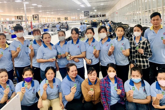 Một công ty ở Đồng Nai tặng 400 nhẫn vàng cho người lao động