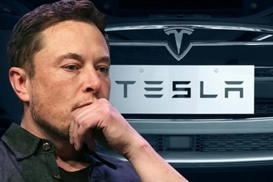 Nhà đầu tư 'The Big Short' cảnh báo cổ phiếu Tesla 'bốc hơi' 70%, 'giấc mơ' robotaxi đẩy đế chế của Elon Musk vào tình trạng hỗn loạn chưa từng có