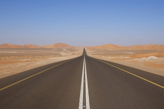Quốc gia rộng gấp gần 7 lần Việt Nam xây con đường thẳng xuyên sa mạc dài nhất thế giới