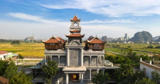 Cận cảnh tòa nhà xây bằng 3.000 tấn đá ‘độc nhất vô nhị’ nằm trong quần thể Di sản thế giới của Việt Nam, ròng rã 14 năm mới hoàn thành