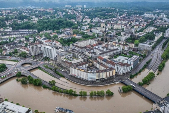 Hình ảnh lũ lụt hiếm thấy tại châu Âu