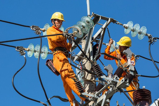 EVN bác bỏ thông tin 'kêu gọi doanh nghiệp tự nguyện giảm 30% mức sử dụng điện'